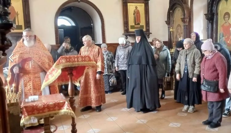 Праздник Радоницы в Архиерейском подворье при Храме Преображения